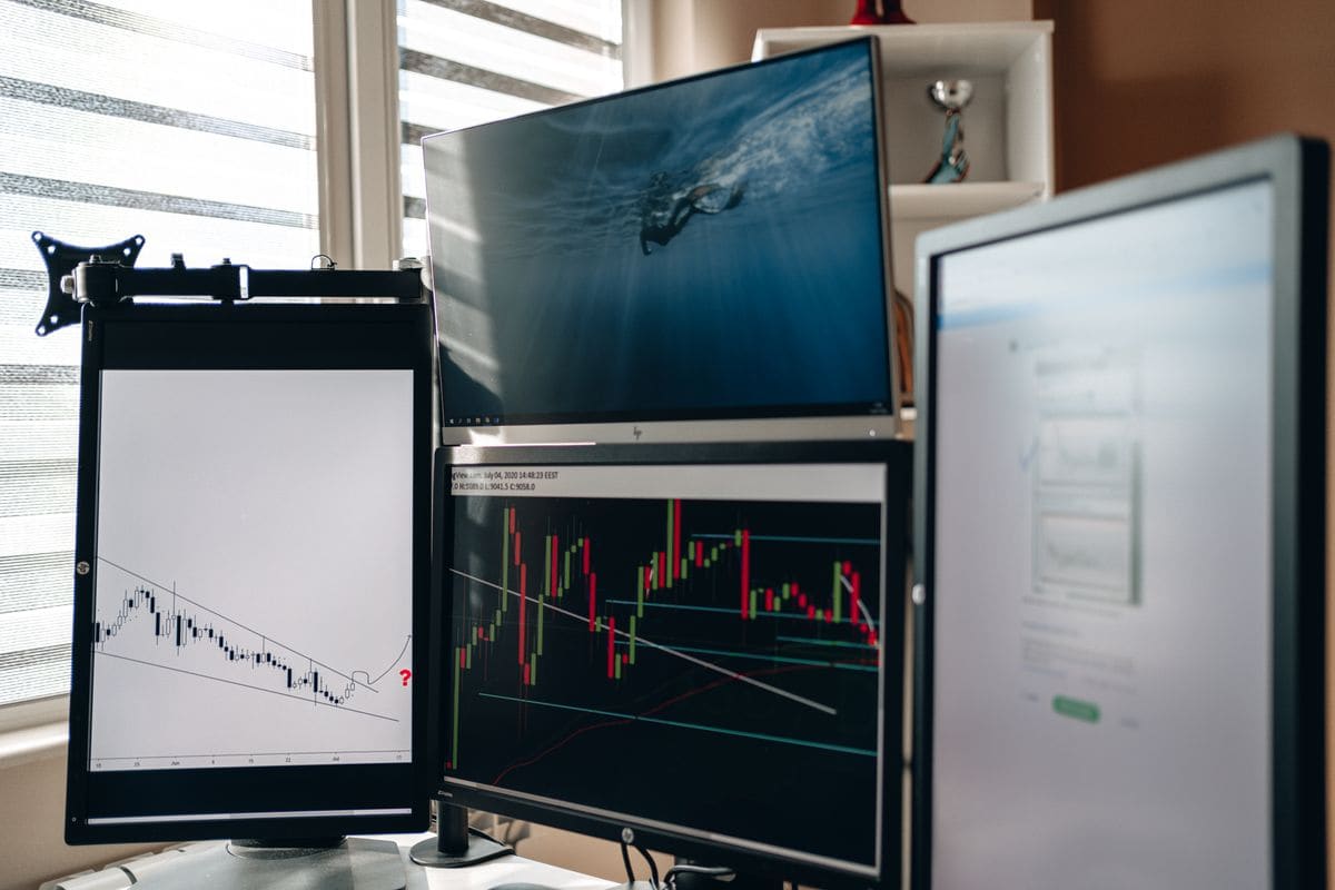 Cómo invertir en acciones desde LATAM: guía para empezar